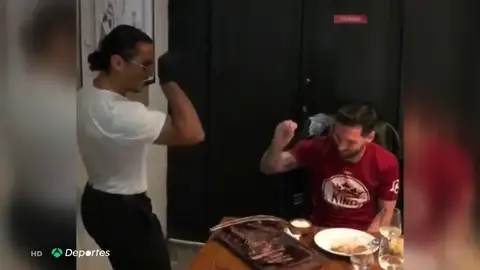Messi visita al famoso chef Salt Bae y coincide con Pogba en sus vacaciones en Dubai Messi visita al famoso chef Salt Bae y coincide con Pogba en sus vacaciones en Dubai