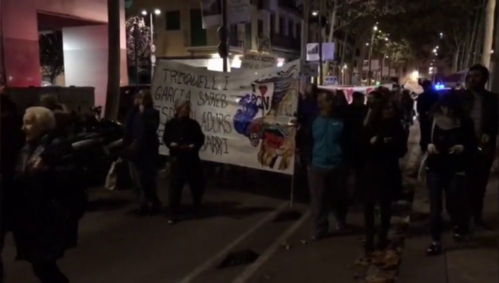 Protestas en el Raval contra los narcopisos