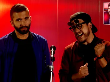 Keunam y Hermoti se convierten en Antonio Orozco, Dumbledore o Carlos Rivera para interpretar 'El patio' de Pablo López Keunam y Hermoti se convierten en Antonio Orozco, Dumbledore o Carlos Rivera para interpretar 'El patio' de Pablo López