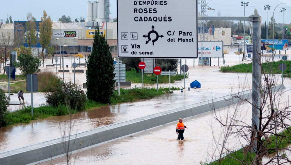 Carreteras inundadas por la lluvia en Cataluña