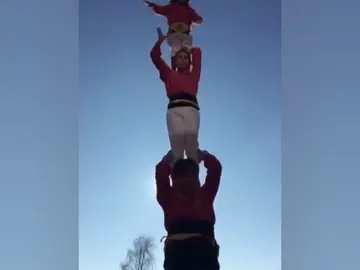 Puigdemont participa en un castell en Waterloo Puigdemont participa en un castell en Waterloo