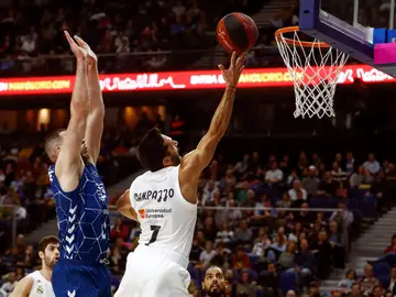 El bse argentino Campazzo anota para el Real Madrid El bse argentino Campazzo anota para el Real Madrid