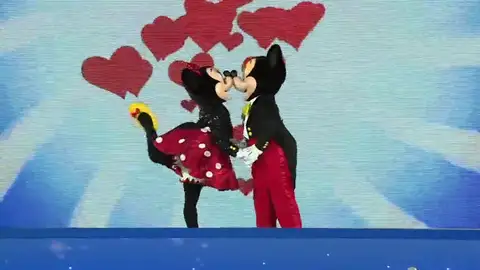Mickey y Minnie Mouse celebran su 90 cumpleaños Mickey y Minnie Mouse celebran su 90 cumpleaños
