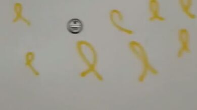 Albiol denuncia pintadas de lazos amarillos en la puerta de su casa