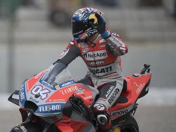 Dovizioso celebra una victoria Dovizioso celebra una victoria