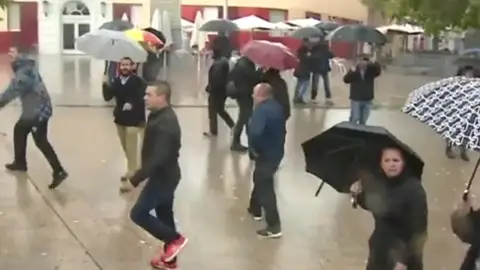 Manifestación contra la inmigración en Santa Coloma Protestantes