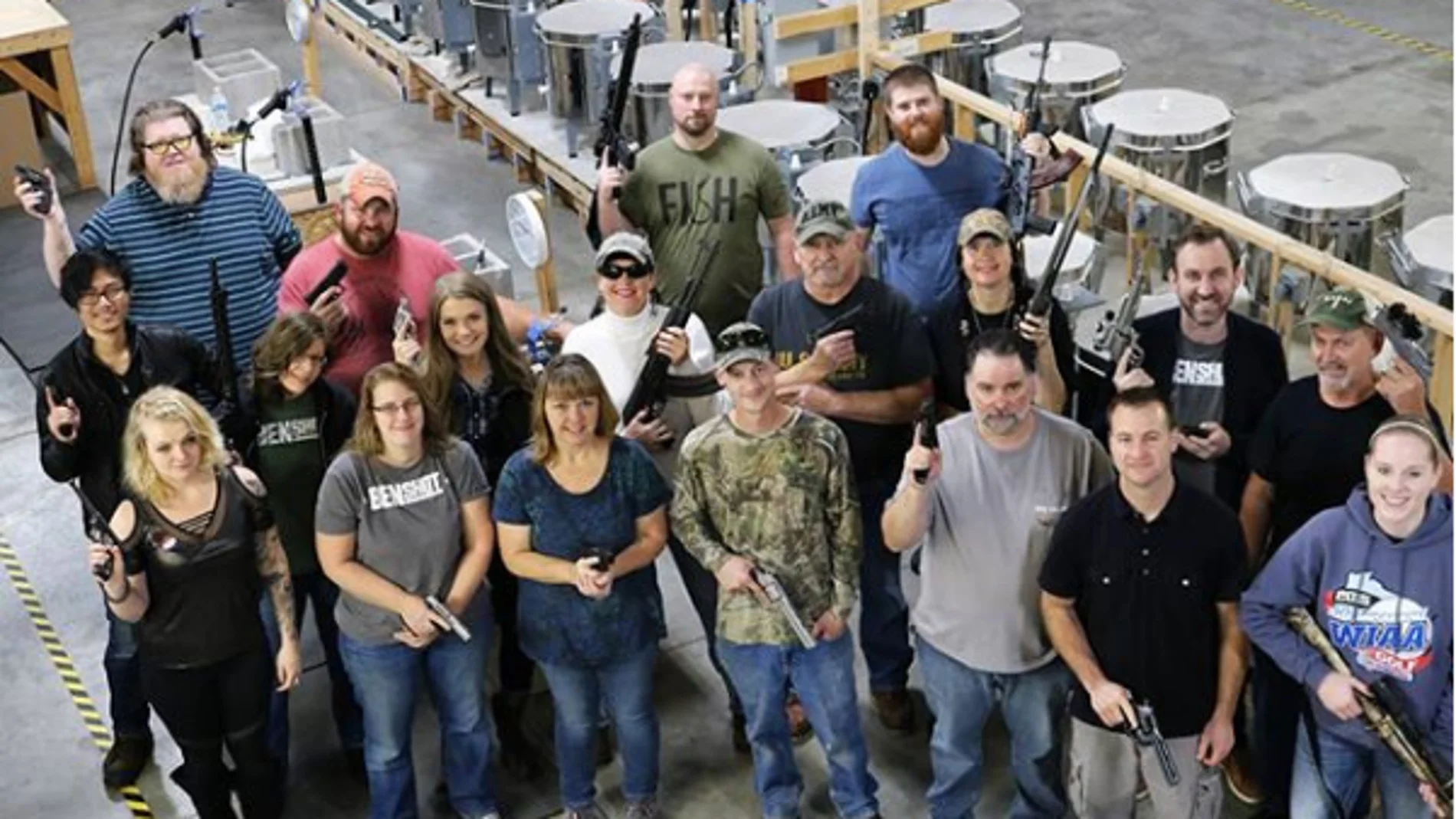 Imagen de los empleados con las armas Imagen de los empleados con las armas