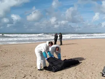 Rescate de un nuevo cadáver en Cádiz Rescate de un nuevo cadáver en Cádiz