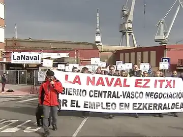 Convocado un encierro en La Naval tras aceptarse el ERE de extinción del astillero Convocado un encierro en La Naval tras aceptarse el ERE de extinción del astillero