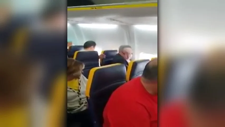 La Fiscalía de Barcelona denuncia también a Rayanair por la agresión racista La Fiscalía de Barcelona denuncia también a Rayanair por la agresión racista