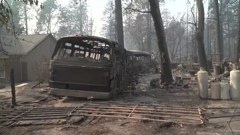 California sigue luchando contra el fuego mientras espera que lleguen las primeras lluvias desde hace meses California sigue luchando contra el fuego mientras espera que lleguen las primeras lluvias desde hace meses