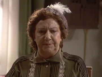 Dolores, alucinada y preocupada con el trato de Antolina a Elsa Dolores, alucinada y preocupada con el trato de Antolina a Elsa