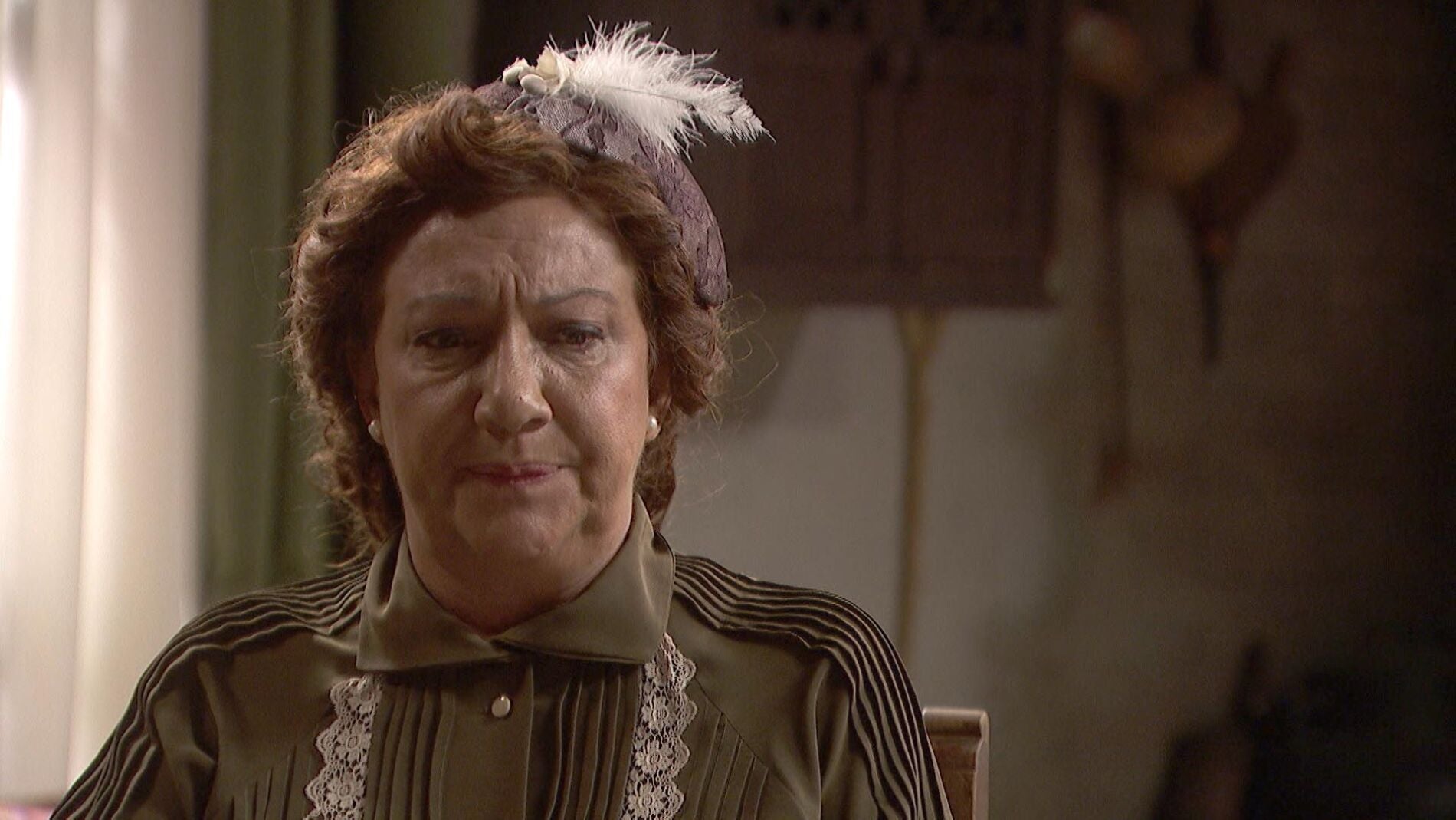 Dolores, alucinada y preocupada con el trato de Antolina a Elsa