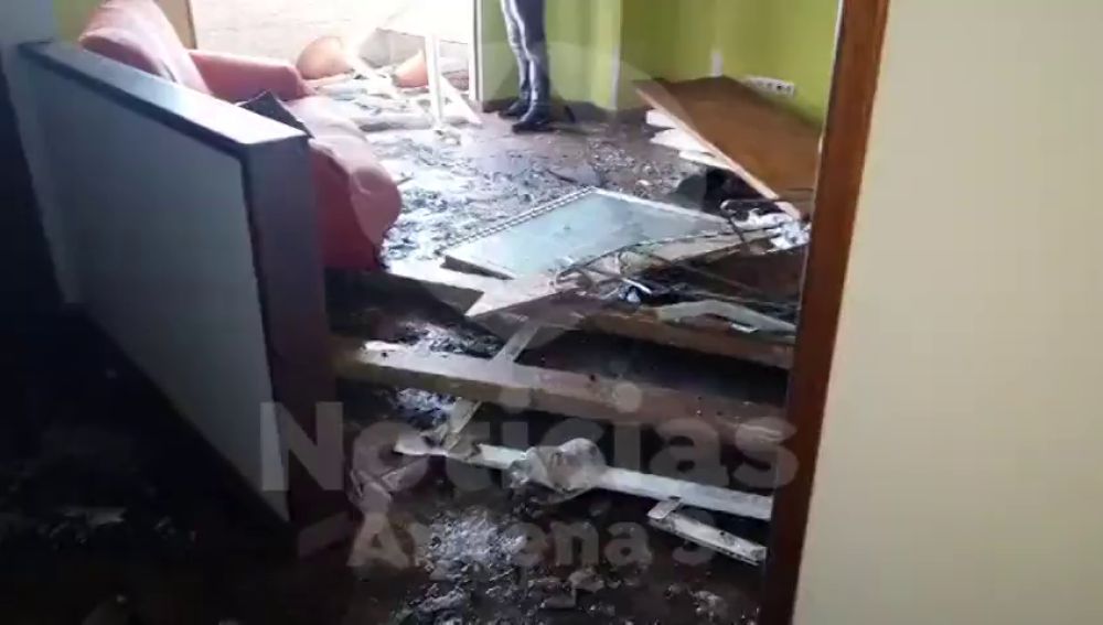 Antena 3 Noticias entra en exclusiva a una de las viviendas destrozadas por el oleaje en Tenerife