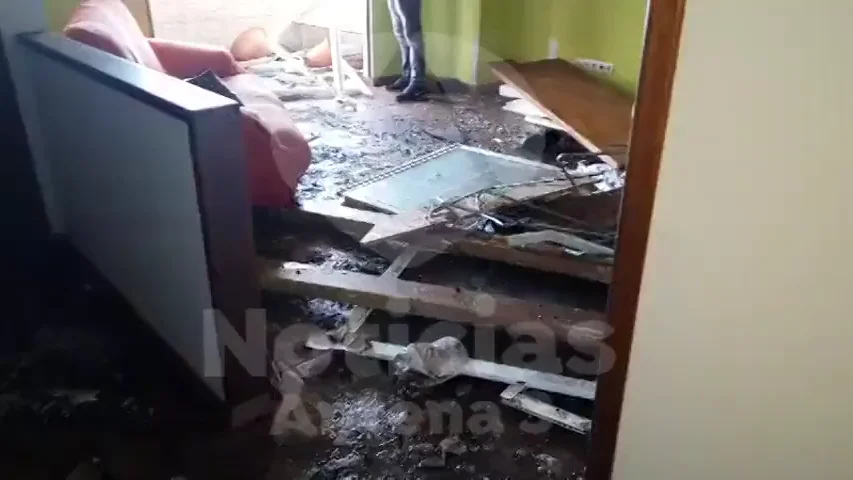 Antena 3 Noticias entra en exclusiva a una de las viviendas destrozadas por el oleaje en Tenerife Antena 3 Noticias entra en exclusiva a una de las viviendas destrozadas por el oleaje en Tenerife