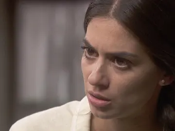 Elsa se enfrenta a Antolina: "A mí puedes torturarme, pero como faltes el respeto a Consuelo te las verás conmigo" Elsa se enfrenta a Antolina: "A mí puedes torturarme, pero como faltes el respeto a Consuelo te las verás conmigo"