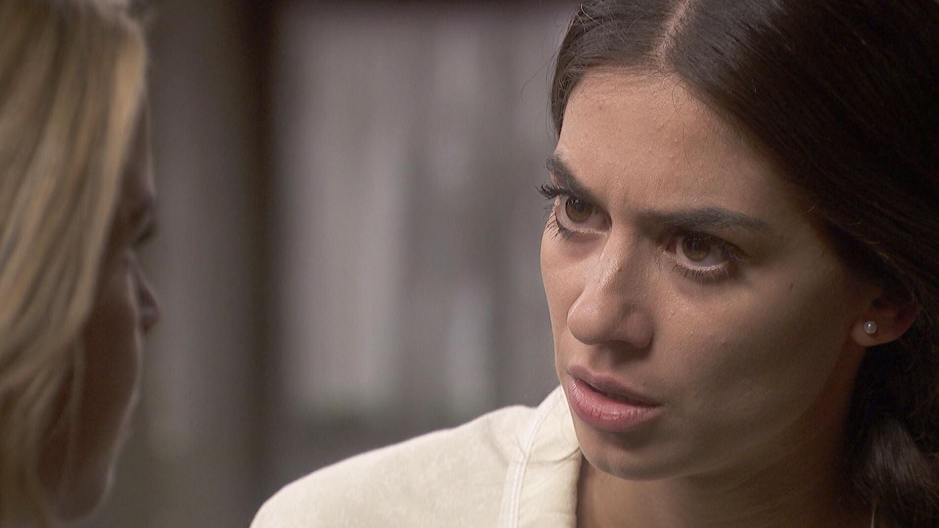 Elsa se enfrenta a Antolina: "A m&iacute; puedes torturarme, pero como faltes el respeto a Consuelo te las ver&aacute;s conmigo"