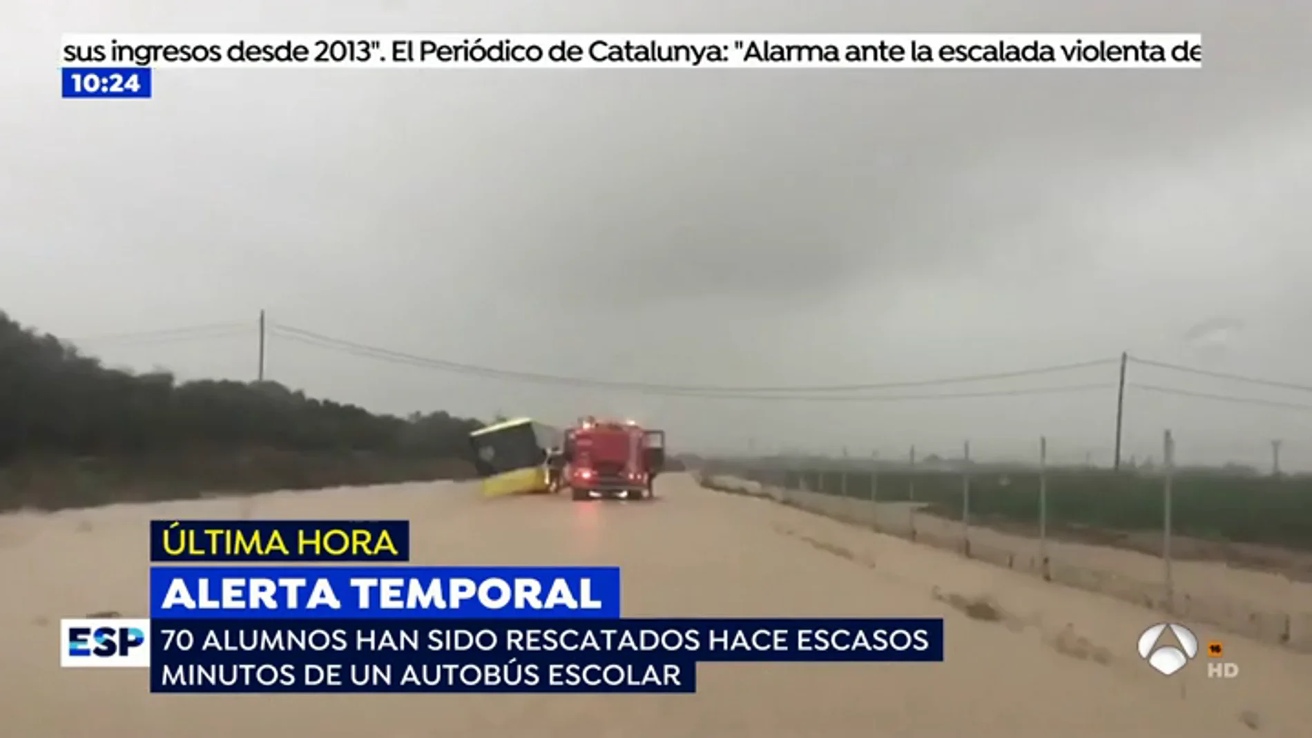 ALERTA TEMPORAL: Rescatado un autobús escolar con 70 niños que estaba atrapado por las fuertes lluvias en Cartagena