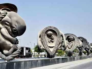 Esculturas gigantes hospital Qatar