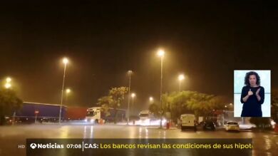 Más de 136.000 alumnos se quedan sin clases por la alerta roja por lluvias en la Comunidad Valenciana