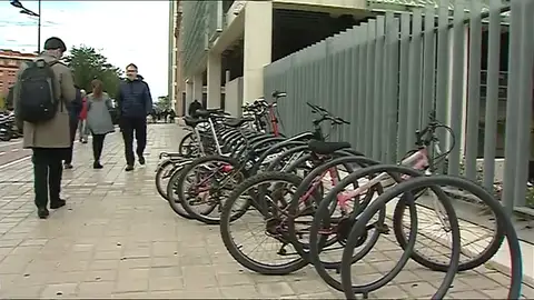 La Generalitat premiará a los funcionarios pque dejen el coche en casa La Generalitat premiará a los funcionarios pque dejen el coche en casa