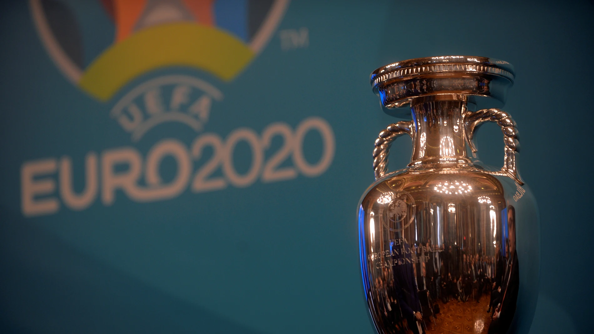 El trofeo de la Eurocopa, en una presentación en Bilbao El trofeo de la Eurocopa, en una presentación en Bilbao