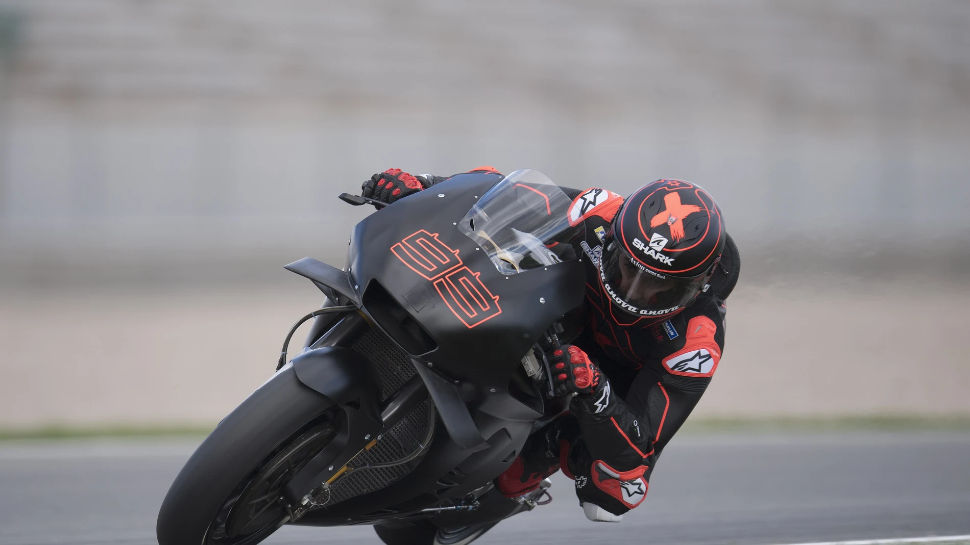 Jorge Lorenzo, subido en su Honda Jorge Lorenzo, subido en su Honda
