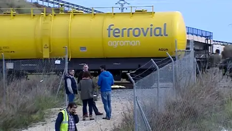 Muere un hombre tras sufrir una descarga eléctrica en la vía férrea del AVE en Silla (Valencia) Muere un hombre tras sufrir una descarga eléctrica en la vía férrea del AVE en Silla (Valencia)