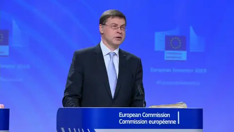 Bruselas rechaza el presupuesto y abre un expediente por la deuda de Italia Bruselas rechaza el presupuesto y abre un expediente por la deuda de Italia