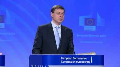 Bruselas rechaza el presupuesto y abre un expediente por la deuda de Italia 