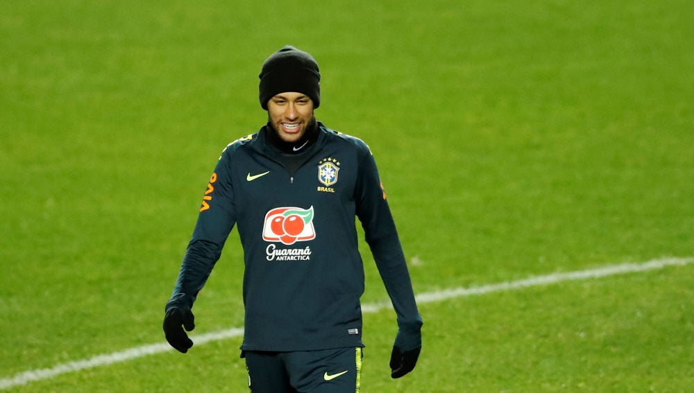 Neymar, durante un entrenamiento con Brasil