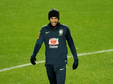 Neymar, durante un entrenamiento con Brasil