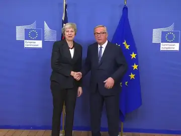 Theresa May se reúne con Jean-Claude Juncker en la Comisión Europea Theresa May se reúne con Jean-Claude Juncker en la Comisión Europea