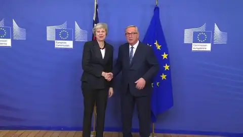 Theresa May se reúne con Jean-Claude Juncker en la Comisión Europea Theresa May se reúne con Jean-Claude Juncker en la Comisión Europea