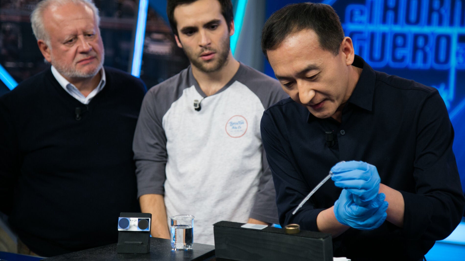 Ricardo G&oacute;mez y Juan Echanove alucinan con los materiales que pueden cambiar el futuro en 'El Hormiguero 3.0'