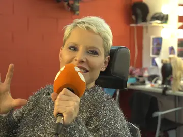 Las claves de Soraya Arnelas para imitar a Mari Trini en 'Tu cara me suena' Las claves de Soraya Arnelas para imitar a Mari Trini en 'Tu cara me suena'