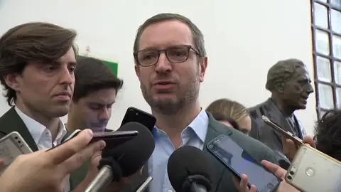 El PP cree que las palabras de Borrell a Rufián dejan en evidencia a Sánchez: "Si arrojan serrín y estiércol, ¿qué hacen pactando con ellos?" El PP cree que las palabras de Borrell a Rufián dejan en evidencia a Sánchez: "Si arrojan serrín y estiércol, ¿qué hacen pactando con ellos?"