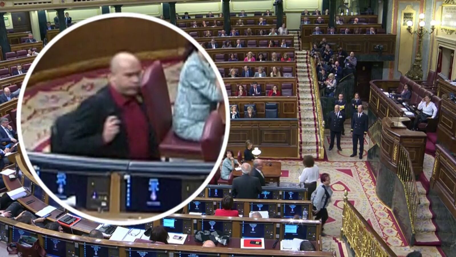 El momento en el que un diputado de ERC supuestamente escupe a Borrell