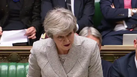 May echa un pulso a España: advierte de que protegerá la "soberanía británica" de Gibraltar May echa un pulso a España: advierte de que protegerá la "soberanía británica" de Gibraltar