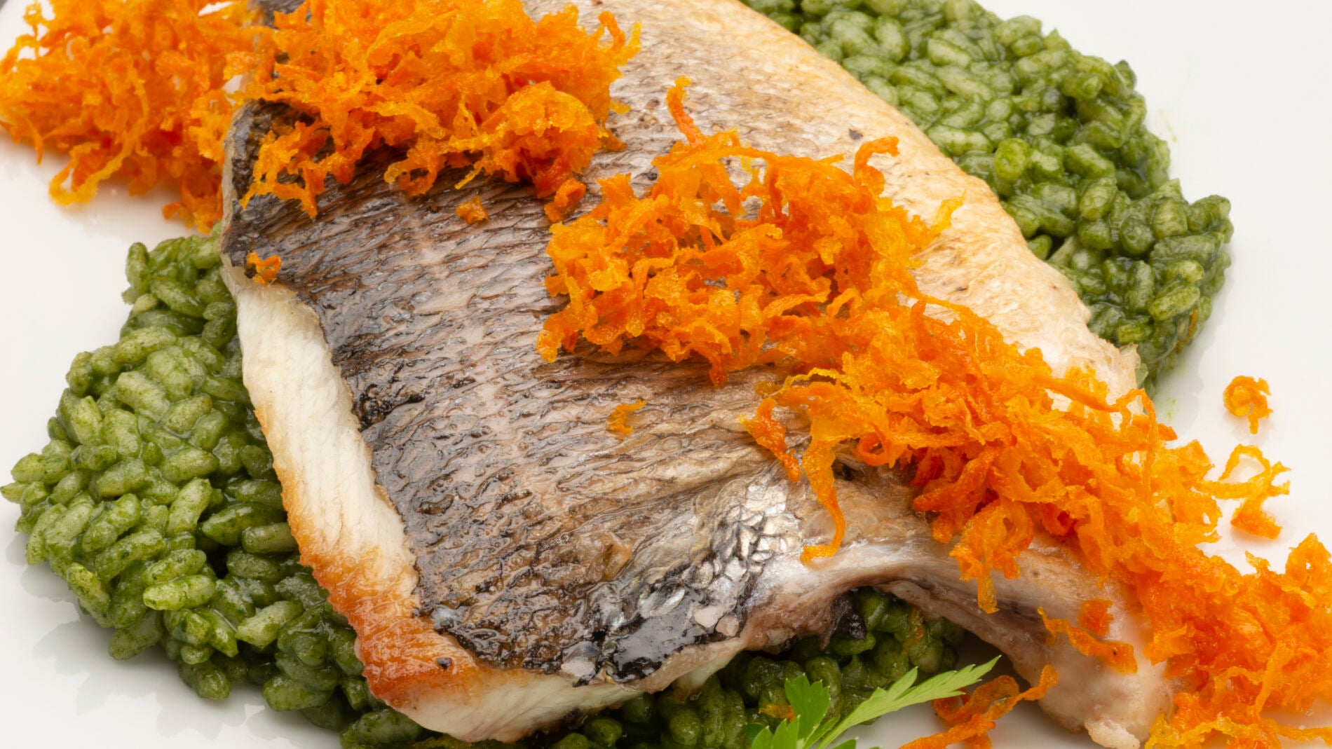 Dorada con arroz verde.