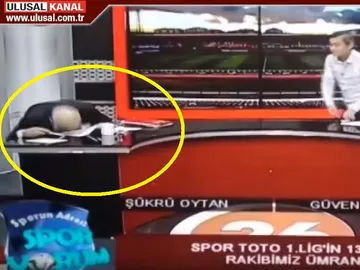 Un periodista turco sufre un infarto en pleno directo Un periodista turco sufre un infarto en pleno directo