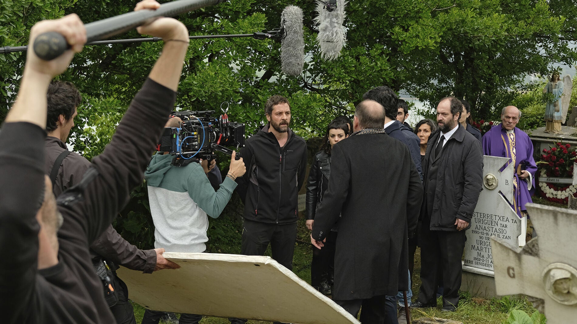 Asistimos al rodaje del funeral de Anne Otxoa en 'Presunto Culpable'