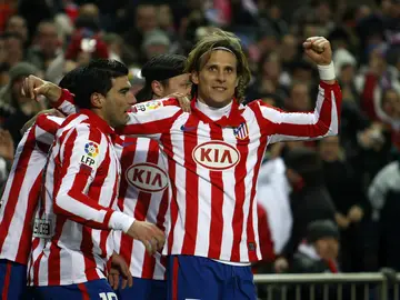 Diego Forlán celebra un gol Diego Forlán celebra un gol