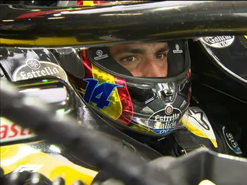 Carlos Sainz luce el 14 en su casco Carlos Sainz luce el 14 en su casco