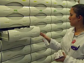 Sanidad revisará el precio de 15.741 medicamentos para ahorrar 248 millones de euros Sanidad revisará el precio de 15.741 medicamentos para ahorrar 248 millones de euros