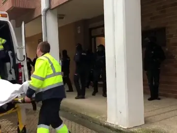 Un hombre se atrinchera durante cinco horas en su vivienda en San Sebastián Un hombre se atrinchera durante cinco horas en su vivienda en San Sebastián
