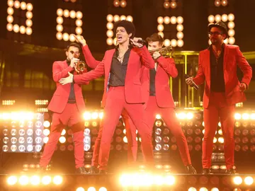 Actuación Carlos Baute Bruno Mars Actuación Carlos Baute Bruno Mars