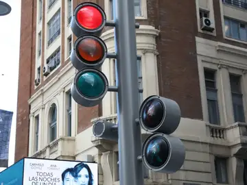 Nuevos semáforos de la Gran Vía (Madrid) Nuevos semáforos de la Gran Vía (Madrid)