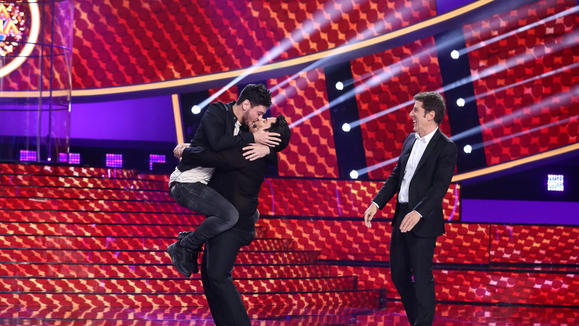 El beso de Cepeda y Brays Efe