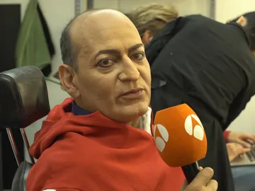 José Corbacho ante su imitación como Tino Casal: "He tomado mucho huevo que va muy bien para la voz" José Corbacho ante su imitación como Tino Casal: "He tomado mucho huevo que va muy bien para la voz"